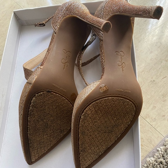 JESSICA SIMPSON - GOLD HEELS - Picture 2 of 5